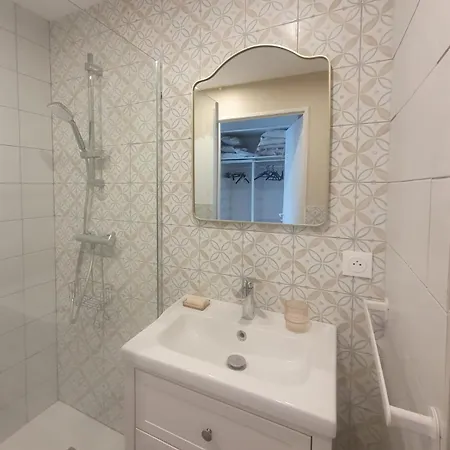 Bed & Breakfast Les Pins Parking Prive Exterieur Lit King Size 180 Nimes