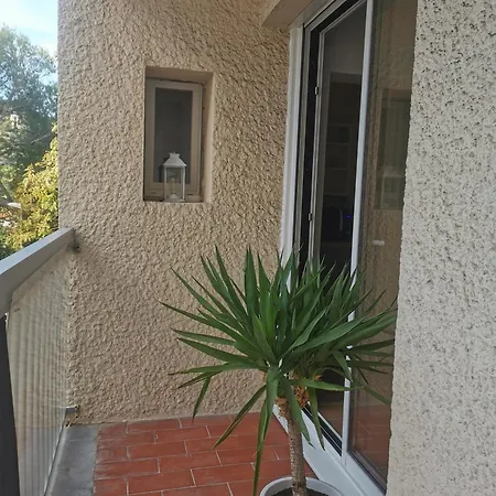 Les Pins Parking Prive Exterieur Lit King Size 180 Bed & Breakfast Nimes