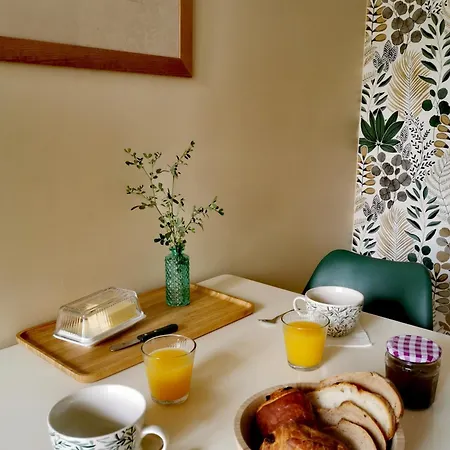 Les Pins Parking Prive Exterieur Nimes